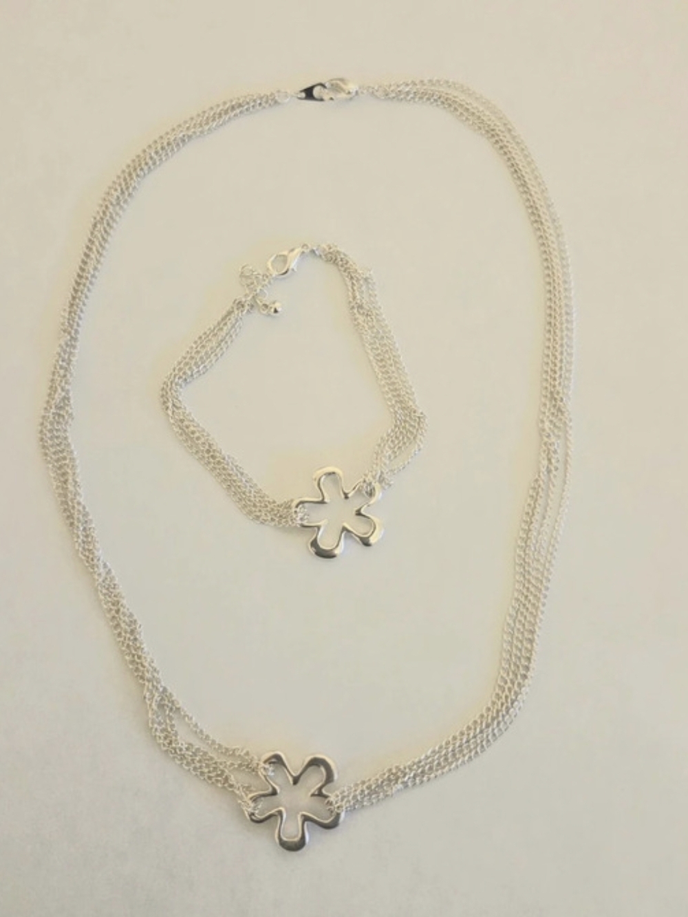 Silver Floral Necklace Set Like New
